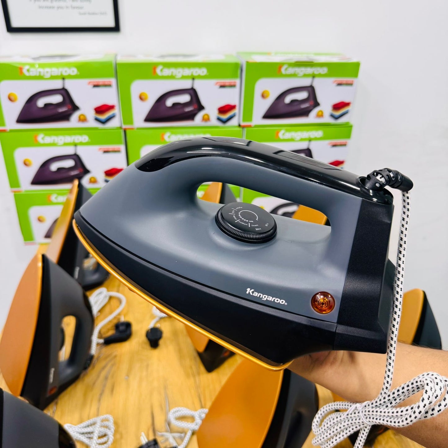 Kangaroo Heavy Dry Iron |  1200 Watt | SSG-1414 | Ceramic Sole Plate